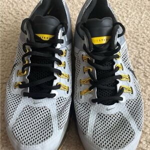 Mens Nike Airmax + Live strong